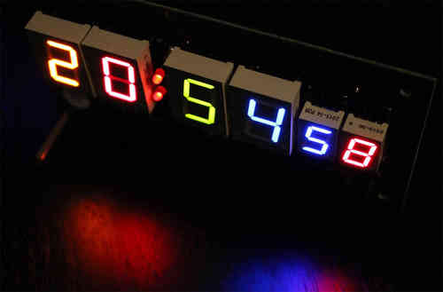 SPO2133 - DCF Uhr mit individuell farbigen Anzeigen